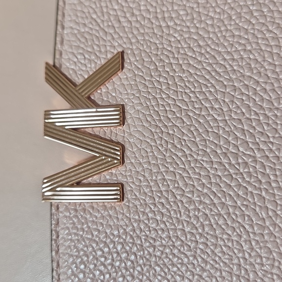 Elegant Tan Handbag - Picture 5 of 6